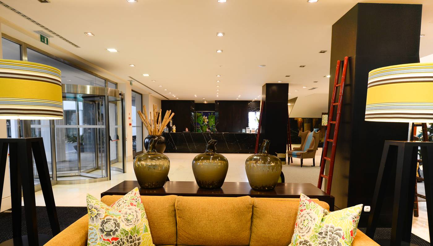 Azoris-Royal-Garden-Leisure---Conference-Hotel-Lobby-58