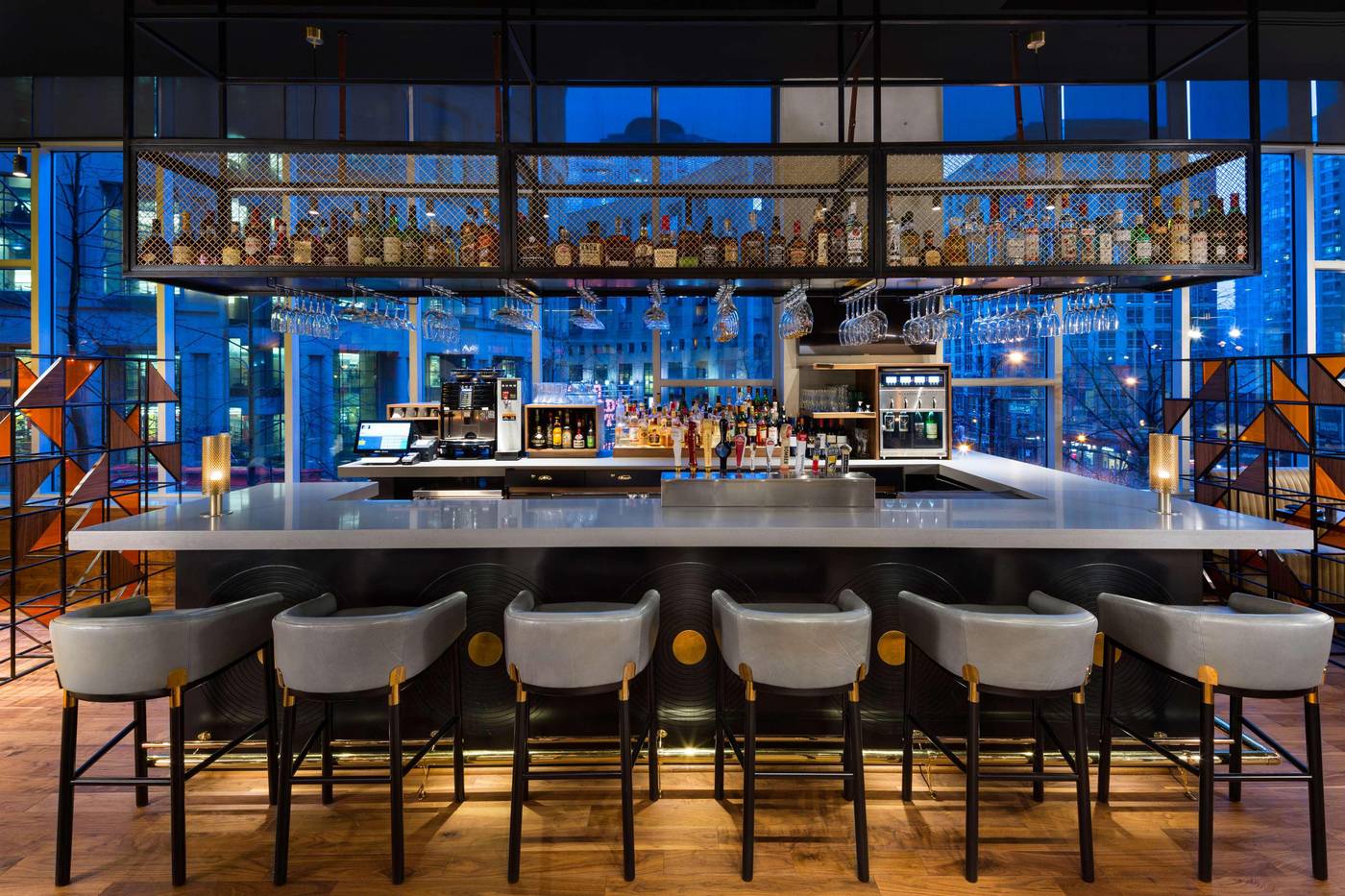 Hilton-Vancouver-Downtown-Bar-12