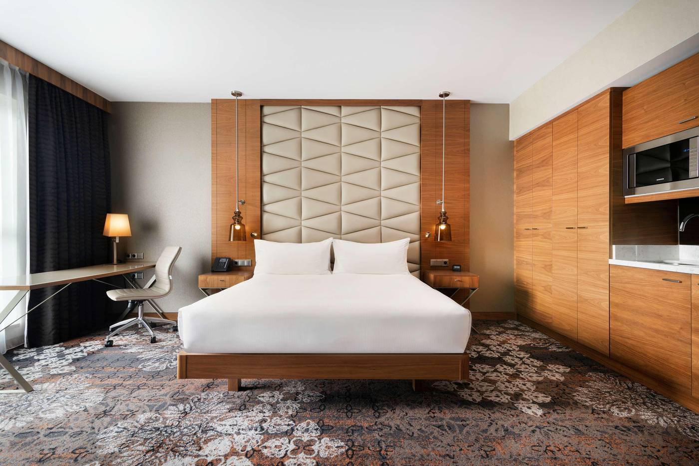 DoubleTree-by-Hilton-Krakow-Hotel---Convention-Cen-Room-25