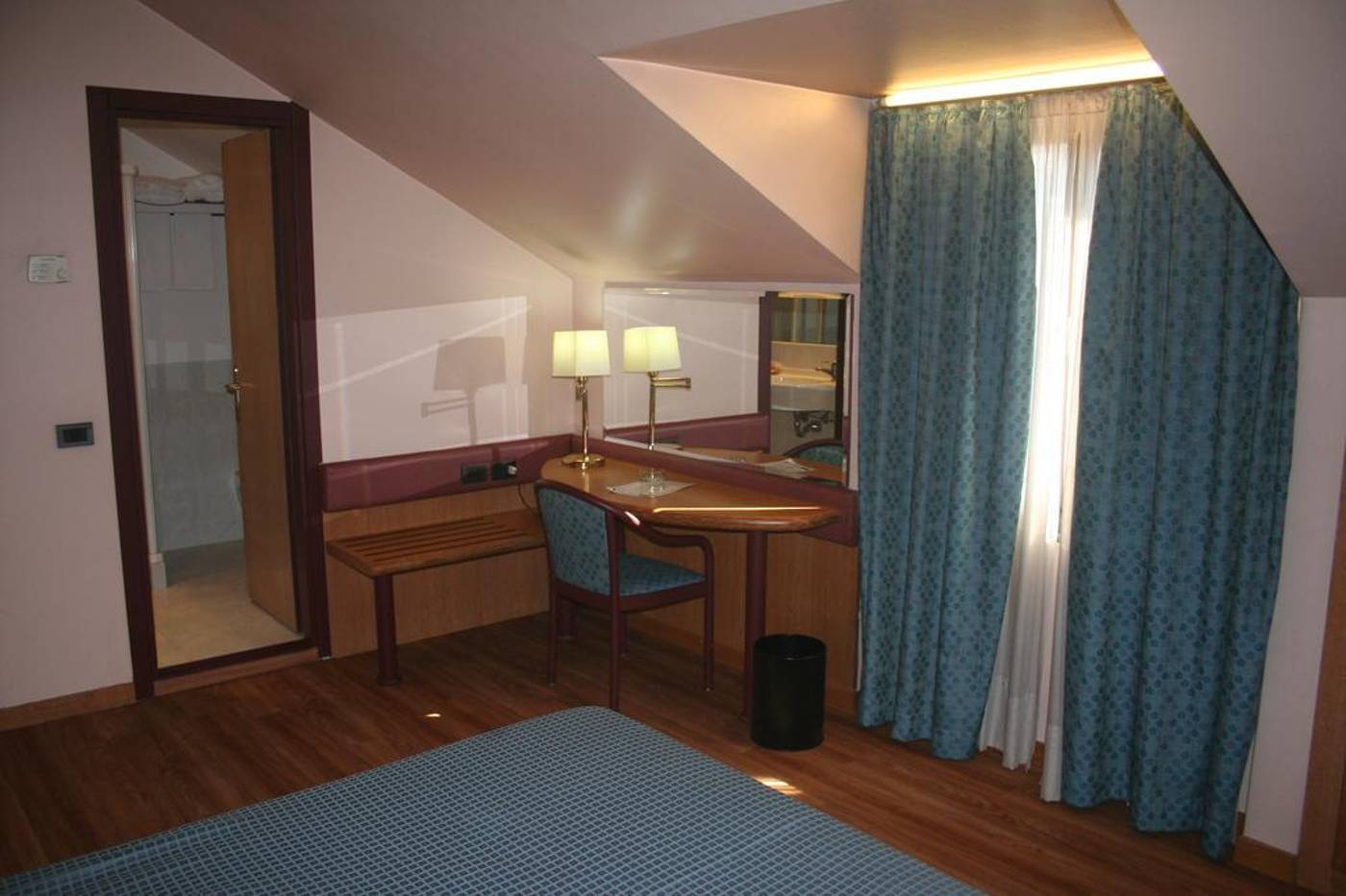 Albert-Hotel-Room-1