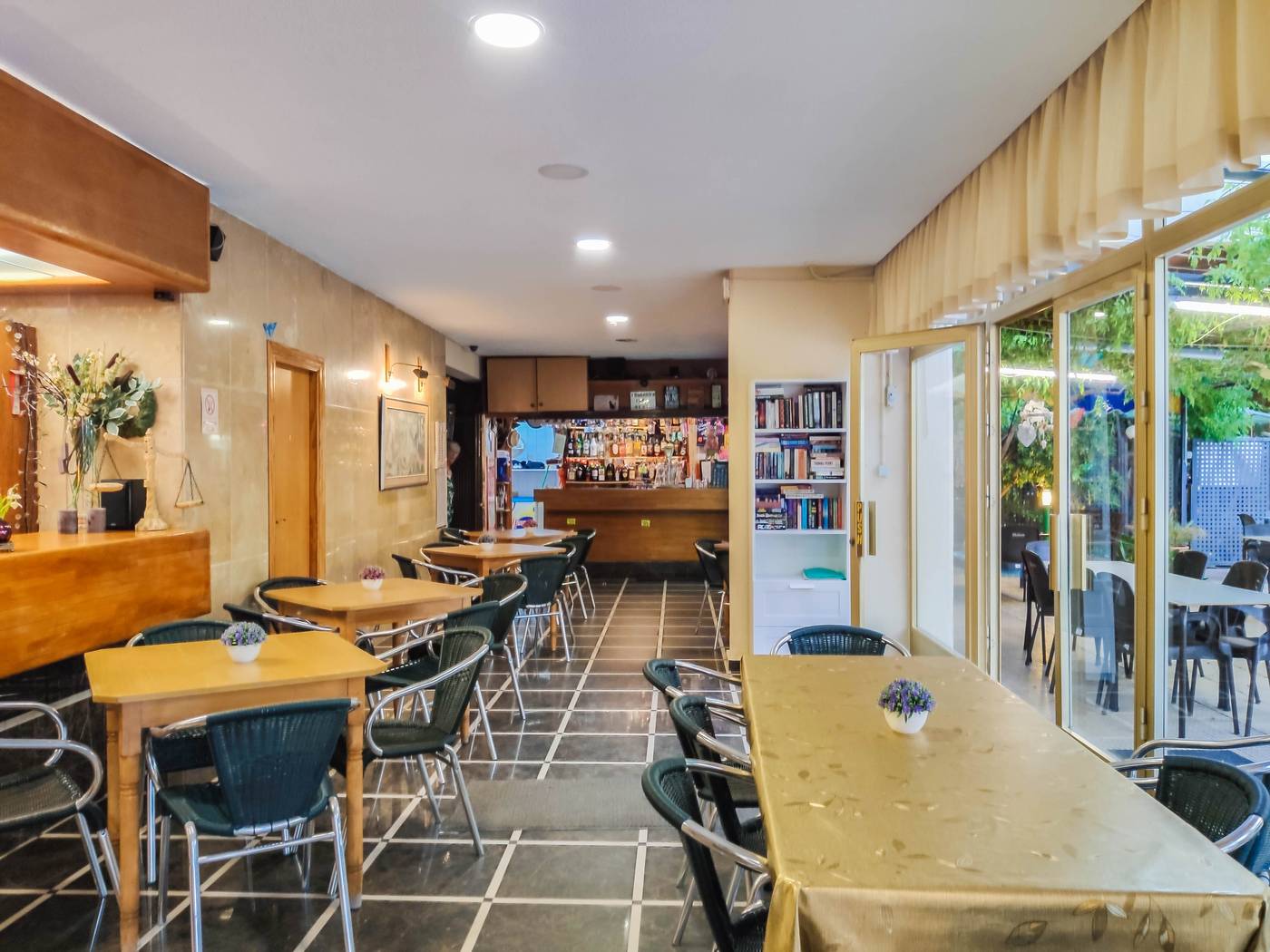 Apartments-Picasso-Bar-25