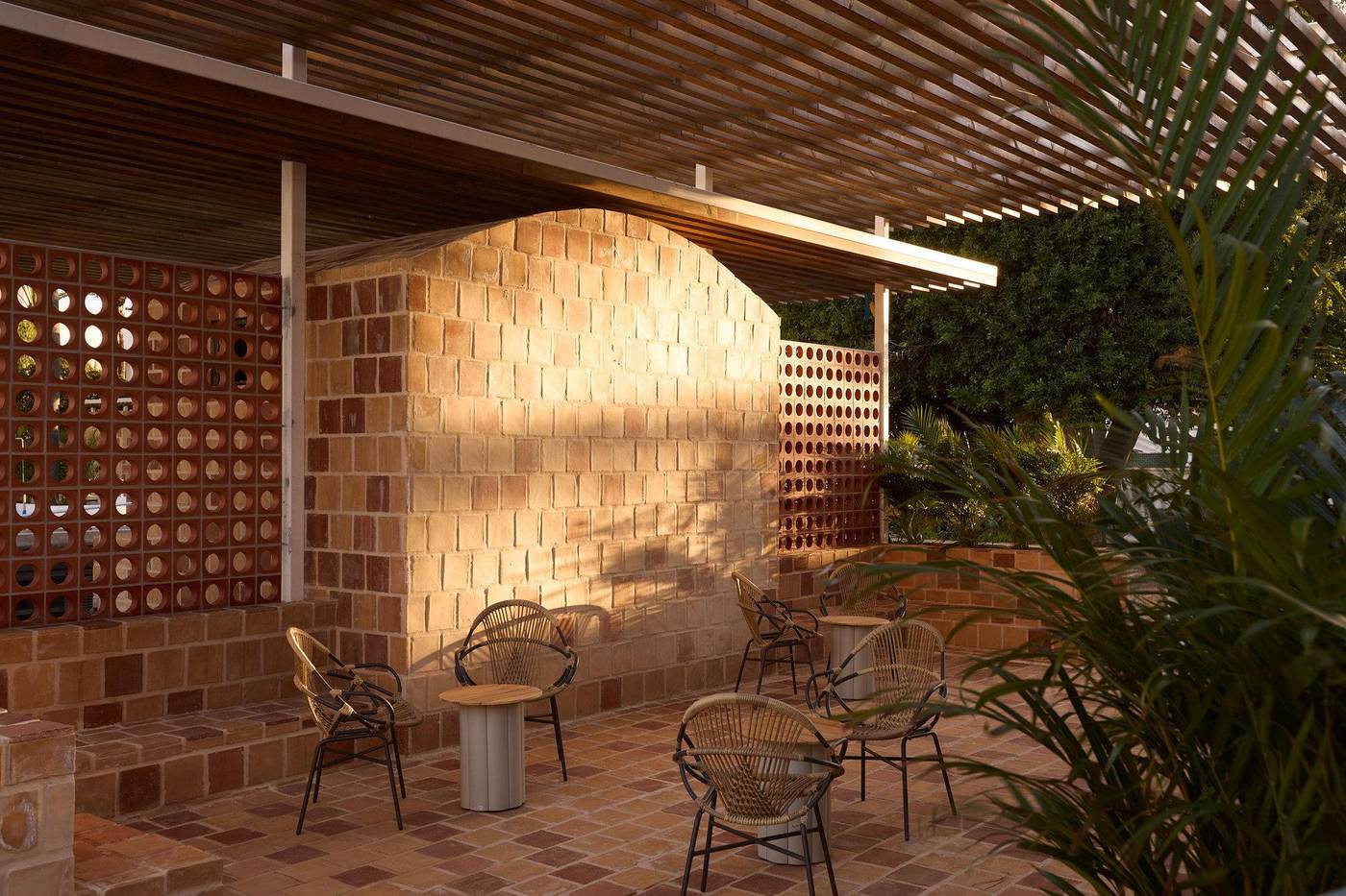 Los-Monteros-Restaurant-102