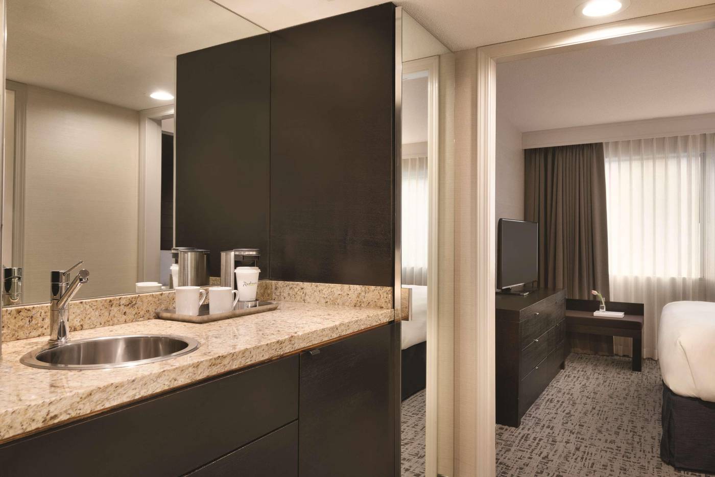 Radisson-Hotel-Vancouver-Airport-Room-27