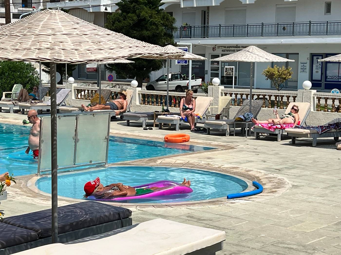 Golden-Days-Aparthotel-Pool-7