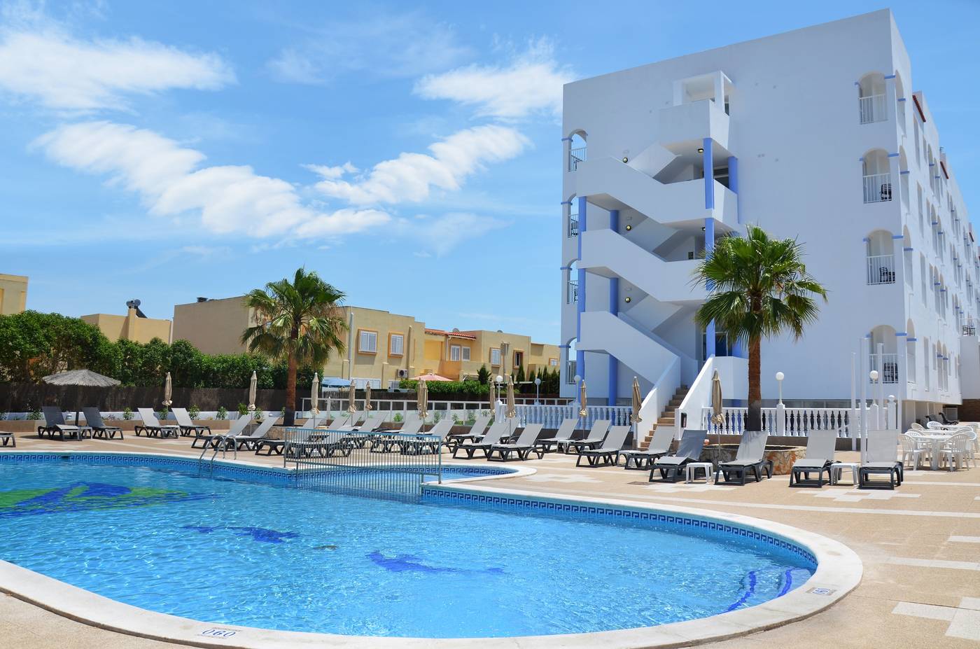 Apartamentos-San-Marino-Pool-3