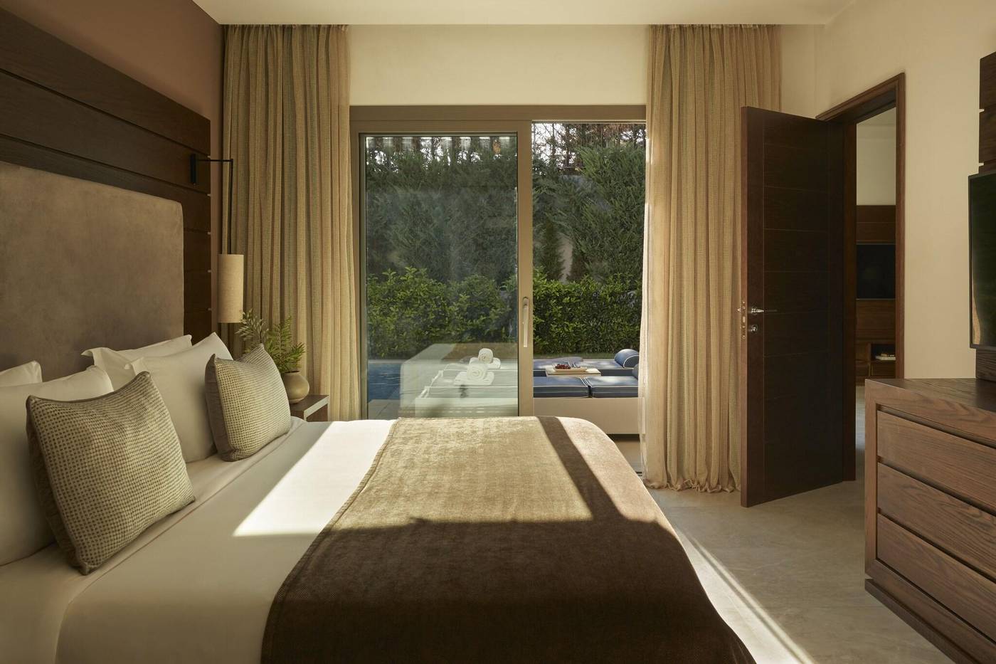 Kermia-Beach-Bungalow-Hotel-Room-16