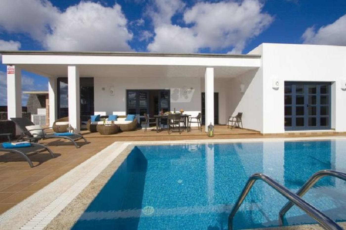 Ereza-Villas-Mamma-Mia-Lobby-4