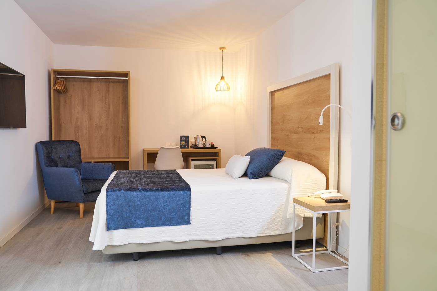 El-Puerto-Ibiza-Hotel---Spa-Room-34