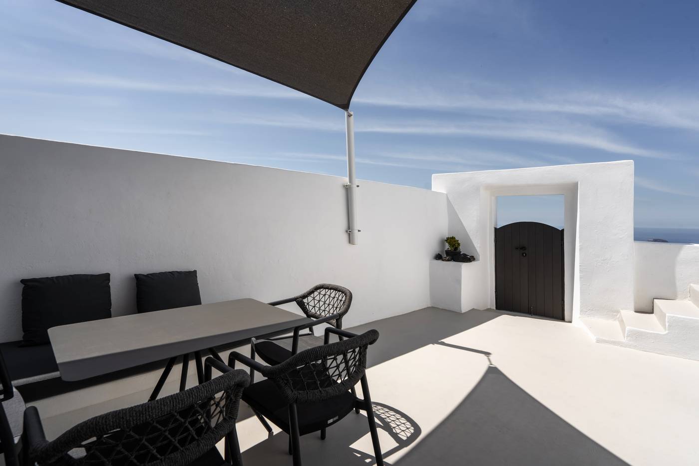 Aqua-Luxury-Suites-Room-6