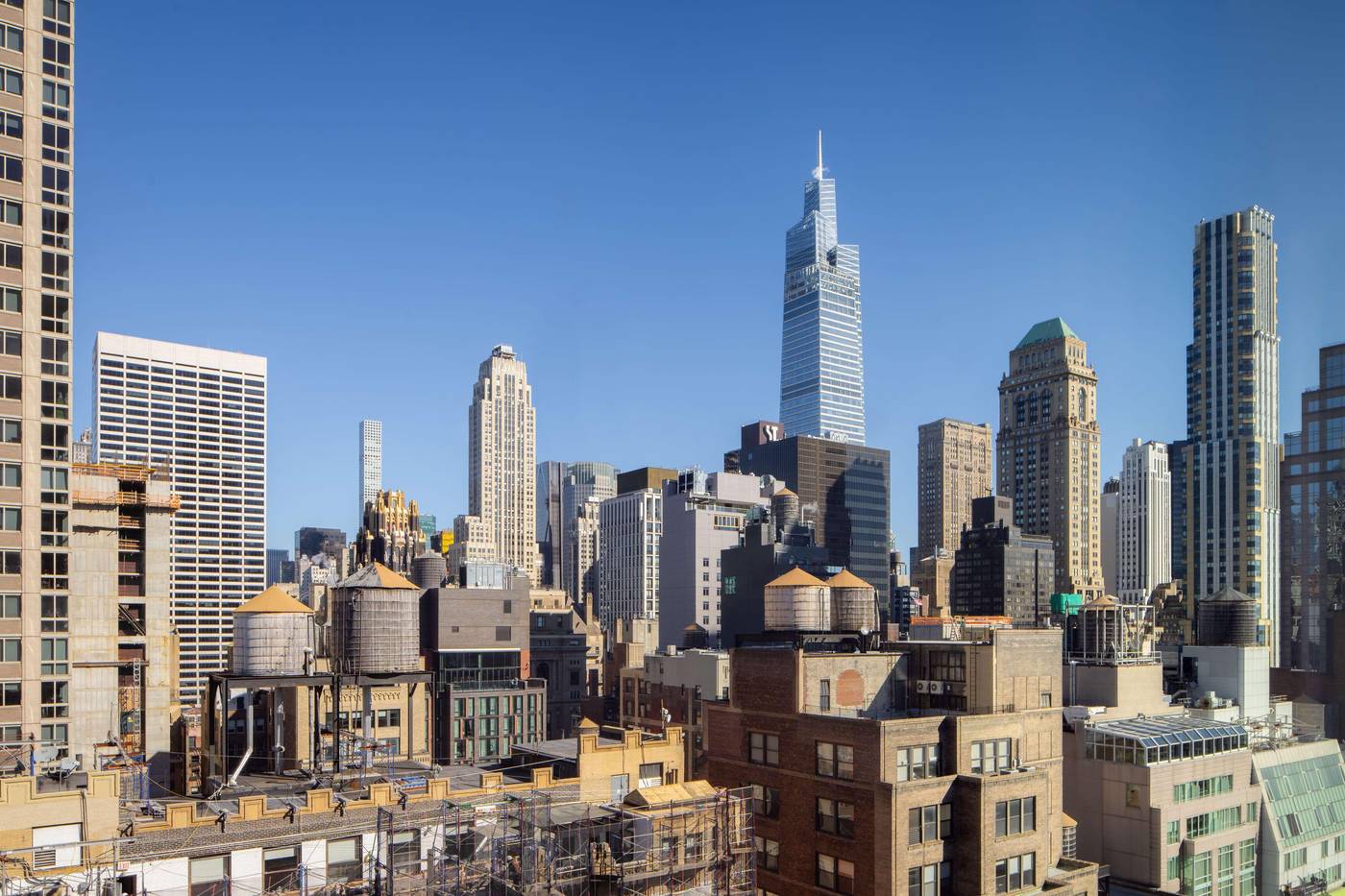 Embassy-Suites-by-Hilton-New-York-Manhattan-Times-Sq-Room-3