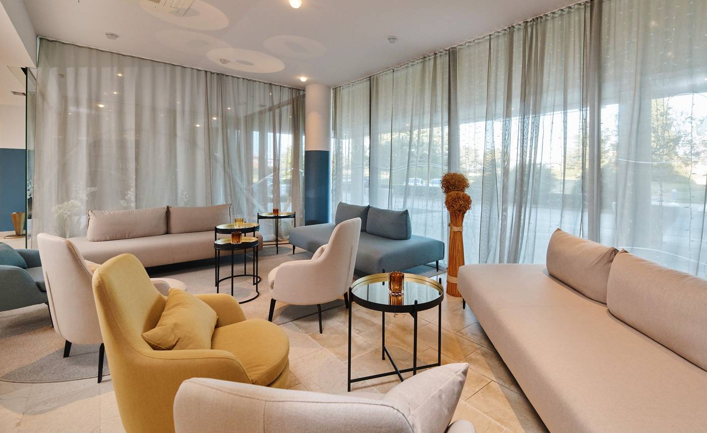 Aminess-Maestral-hotel-Lobby-51