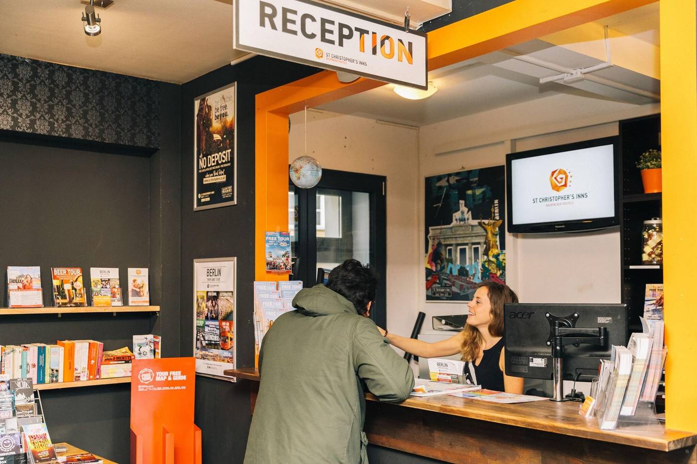 St-Christopher-S-Hostel-Berlin-Lobby-39