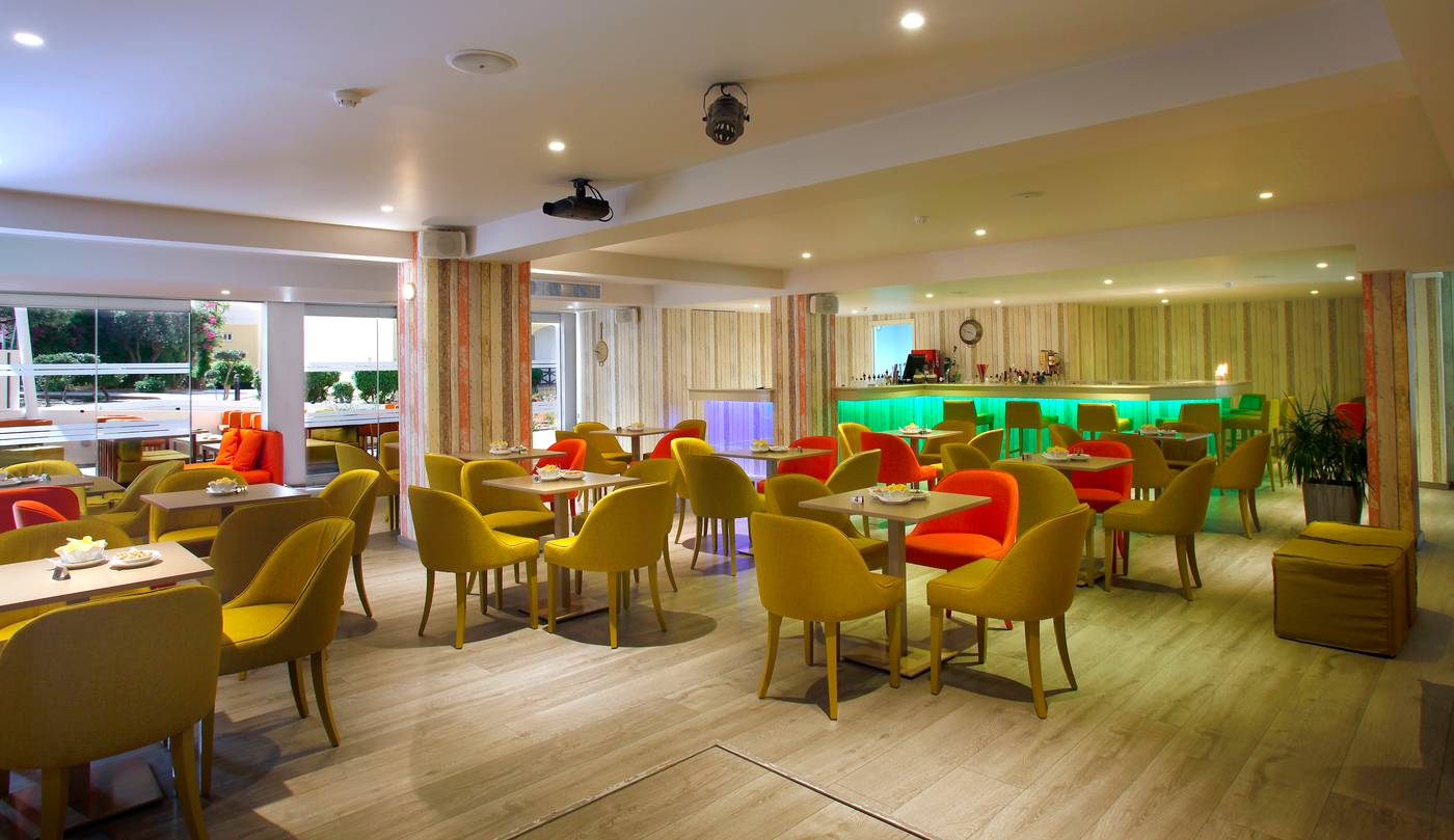 Malama-Beach-Holiday-Village-Bar-26