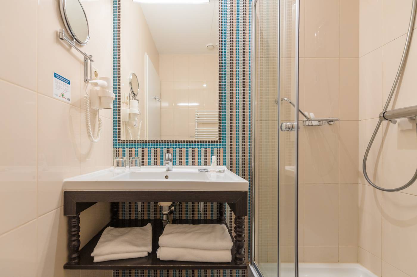 La-Prima-Fashion-Hotel-Room-33