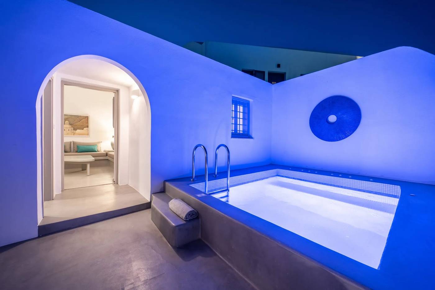 Aqua-Luxury-Suites-Room-63