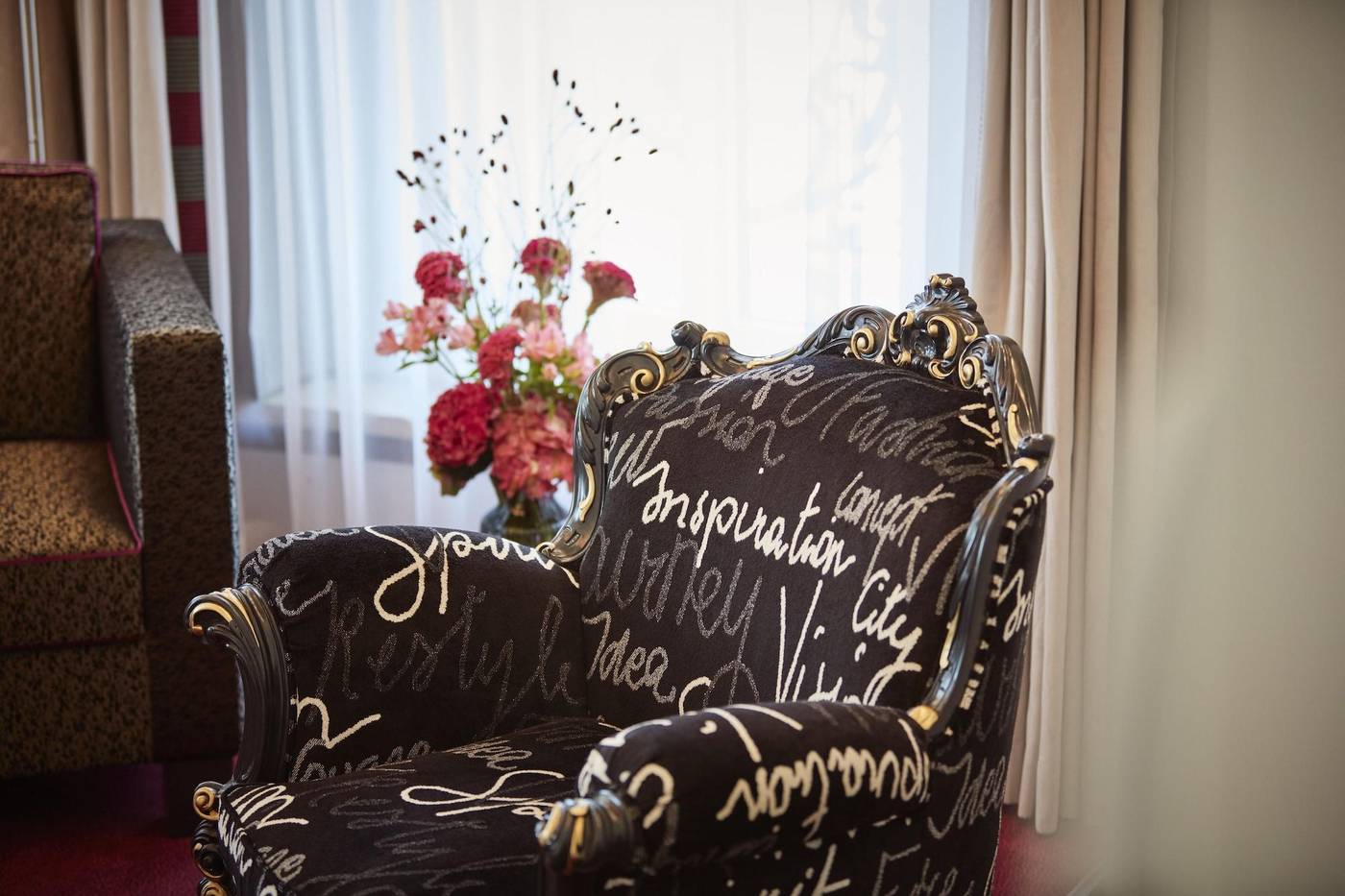 The Dufour, Suites & Rooms by Hotel Schweizerhof-Switzerland-Zurich-Room-5