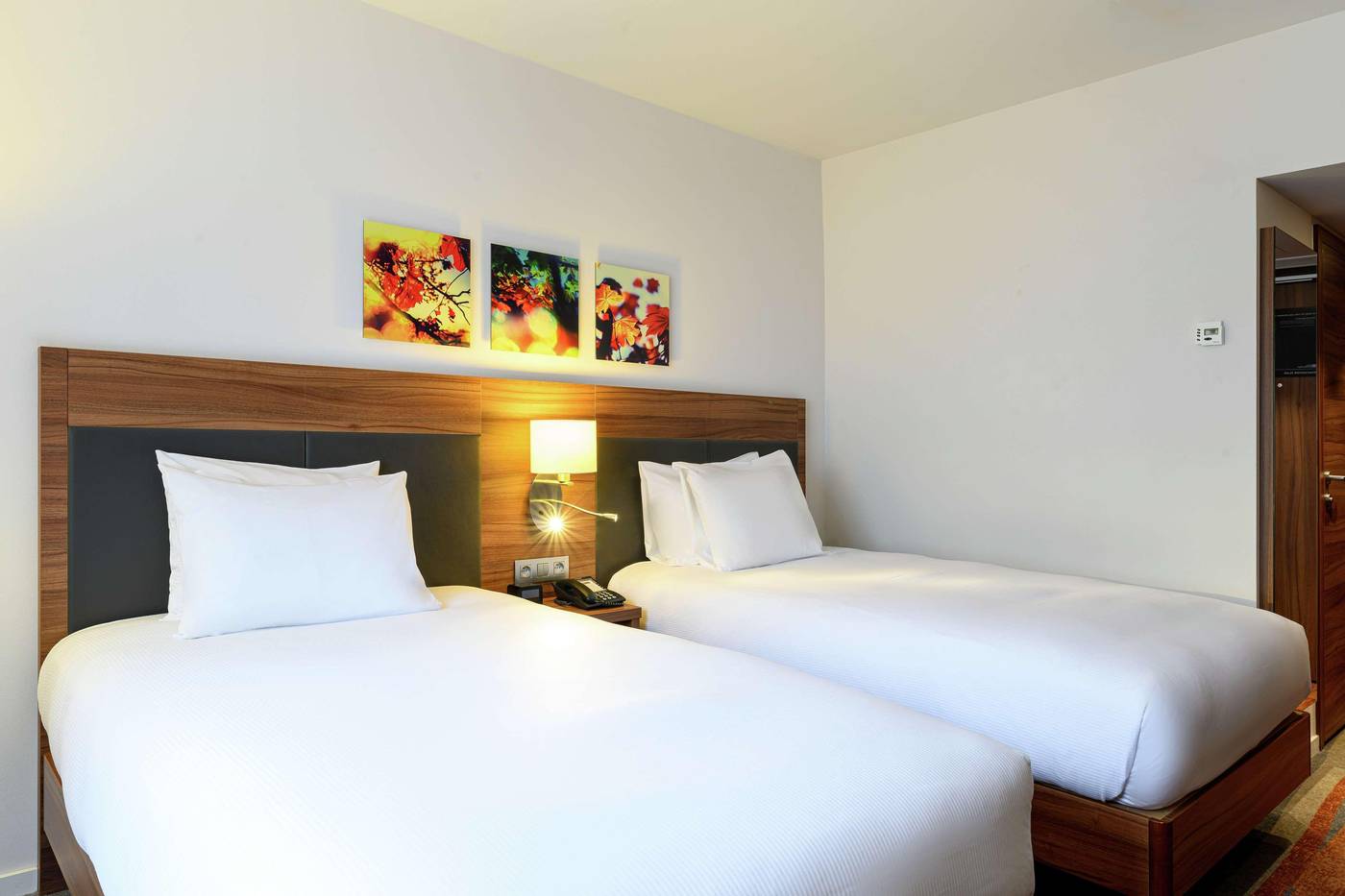Hilton-Garden-Inn-Brussels-City-Centre-Room-38