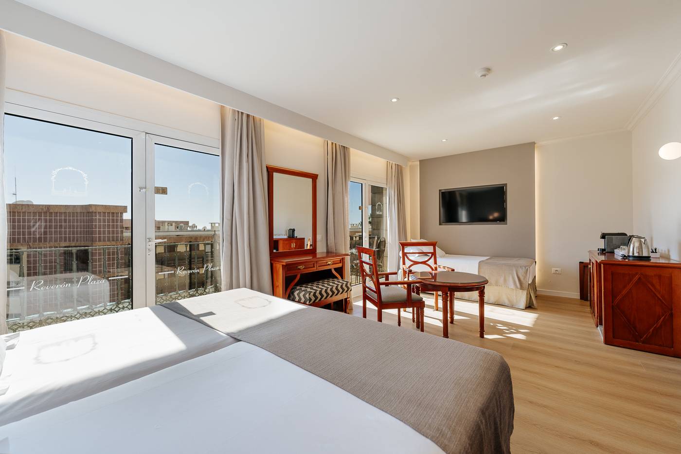 Labranda-Reveron-Plaza-Hotel-Room-16