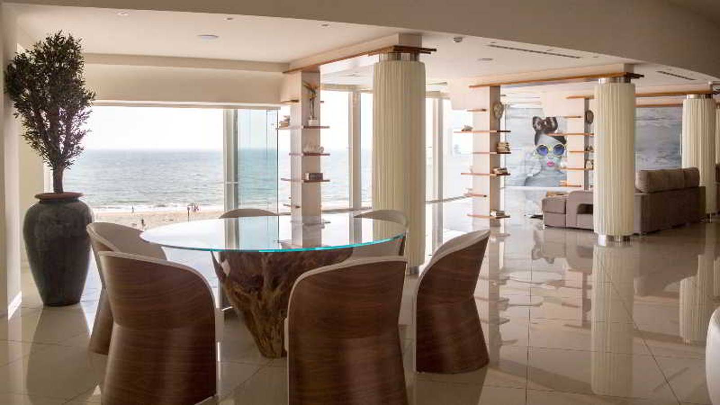 Onhotels-Ocean-Front-Lobby-54