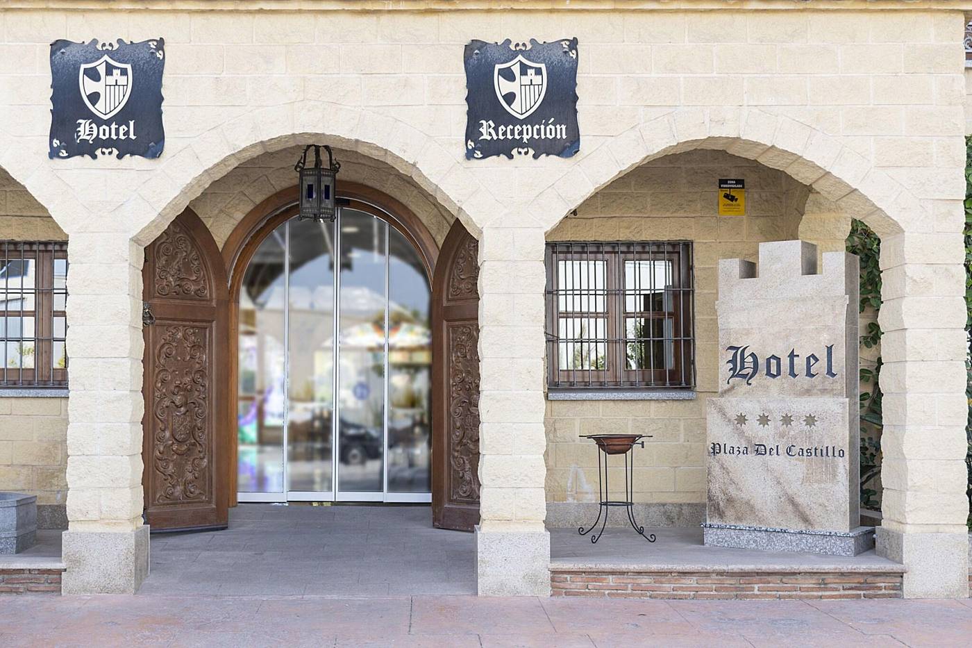 Hotel-Plaza-del-Castillo-General-view-51
