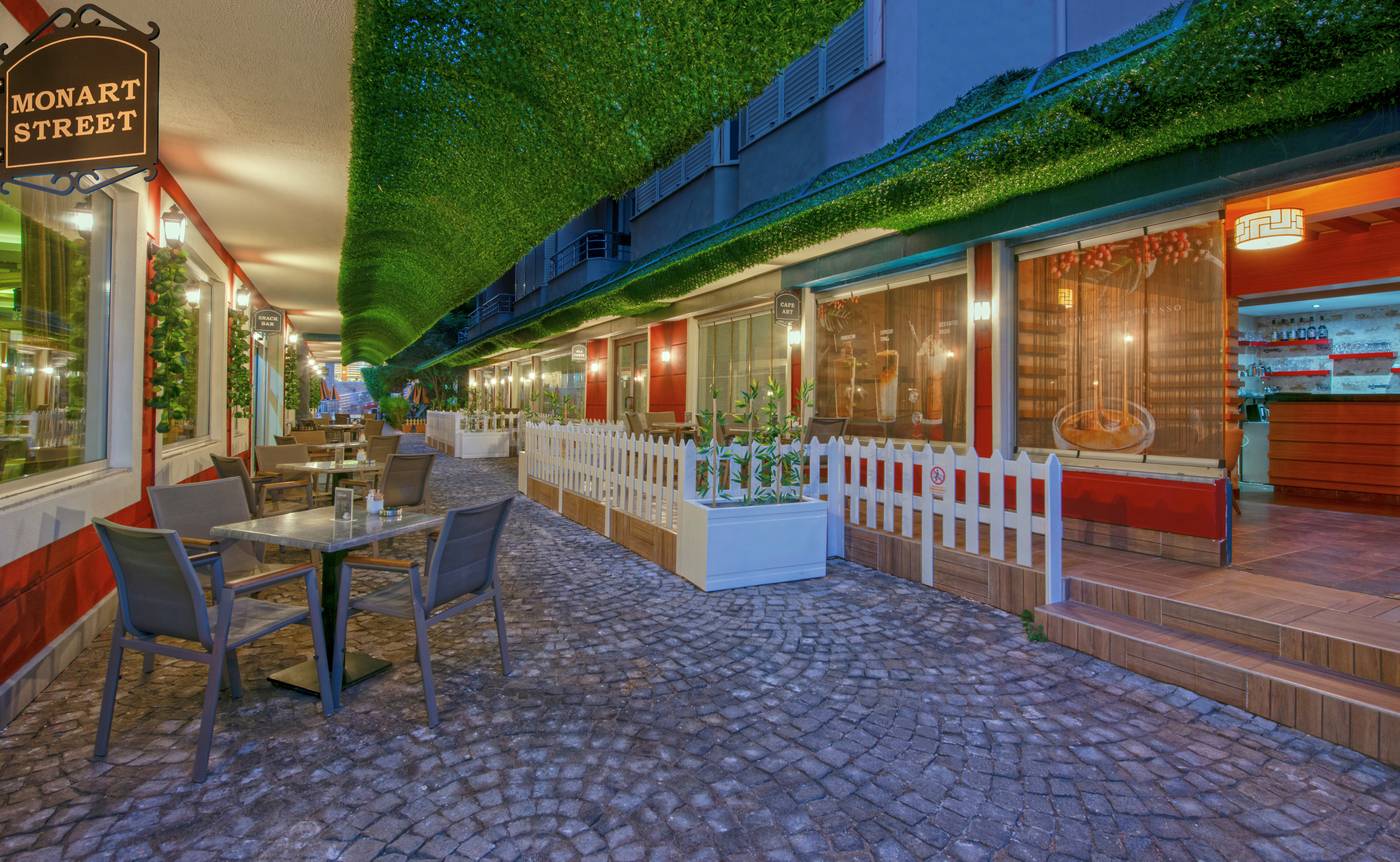 Monart-City-Hotel-Terrace-8