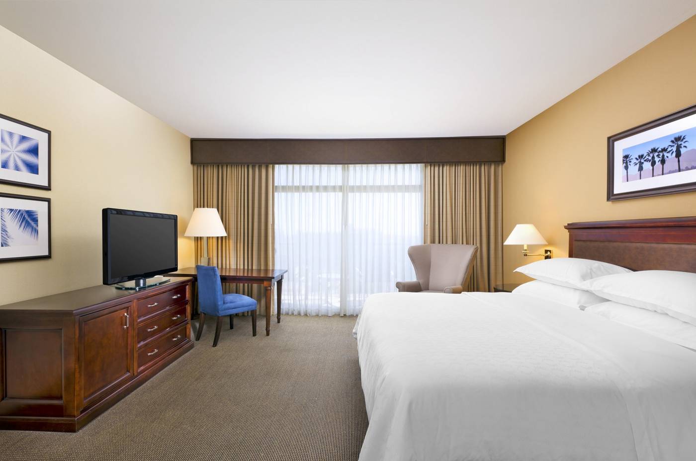 Sheraton-Park-Hotel-at-the-Anaheim-Resort-Room-43