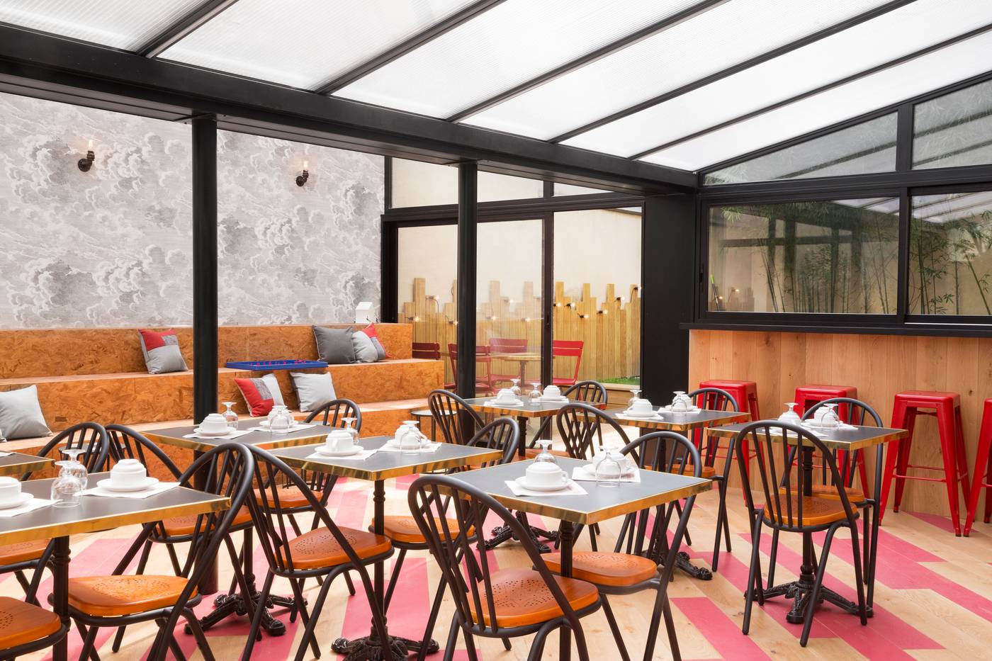 Hotel-Izzy-Restaurant-17