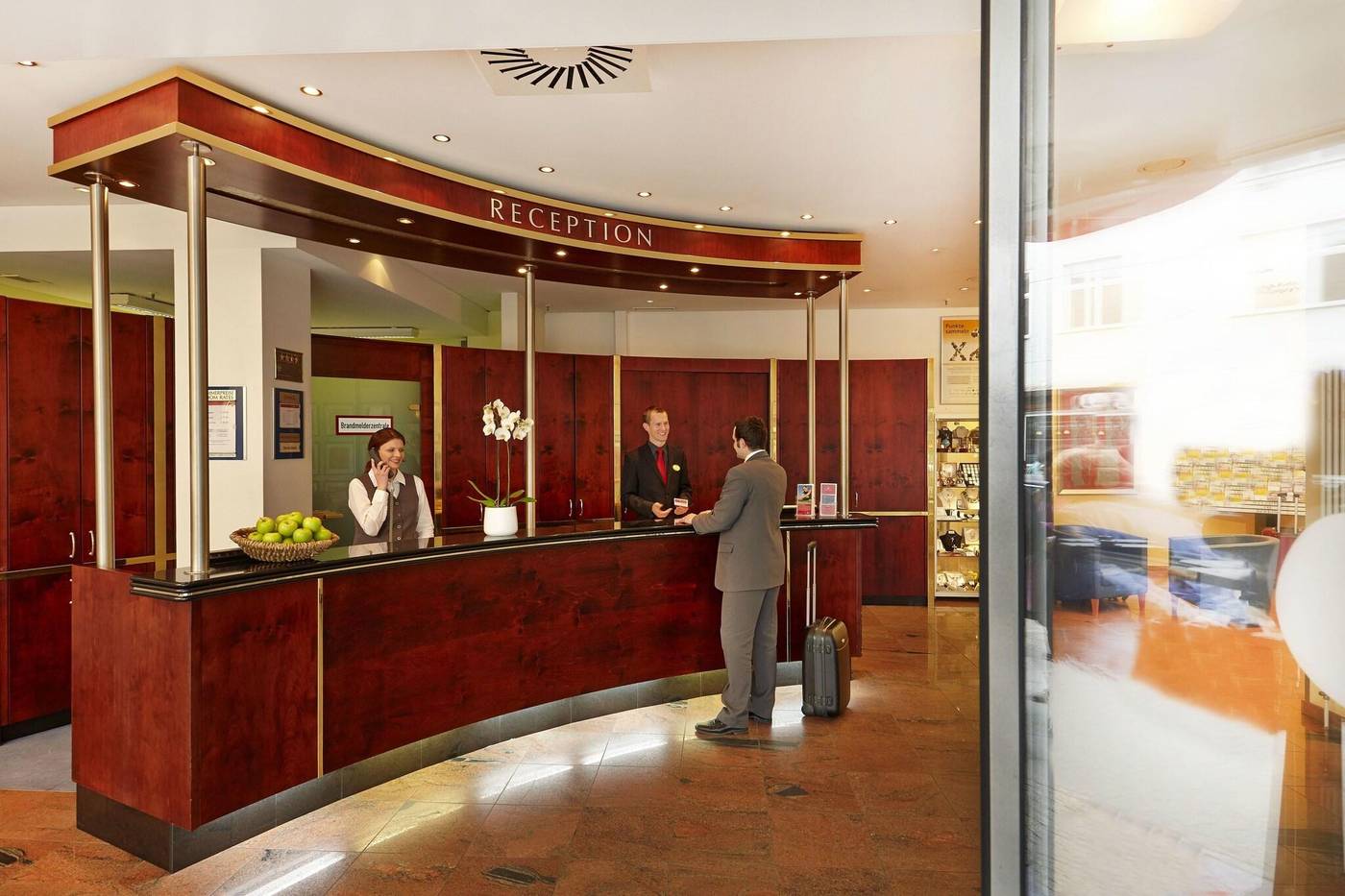 H--Hotel-Berlin-Mitte-Lobby-4