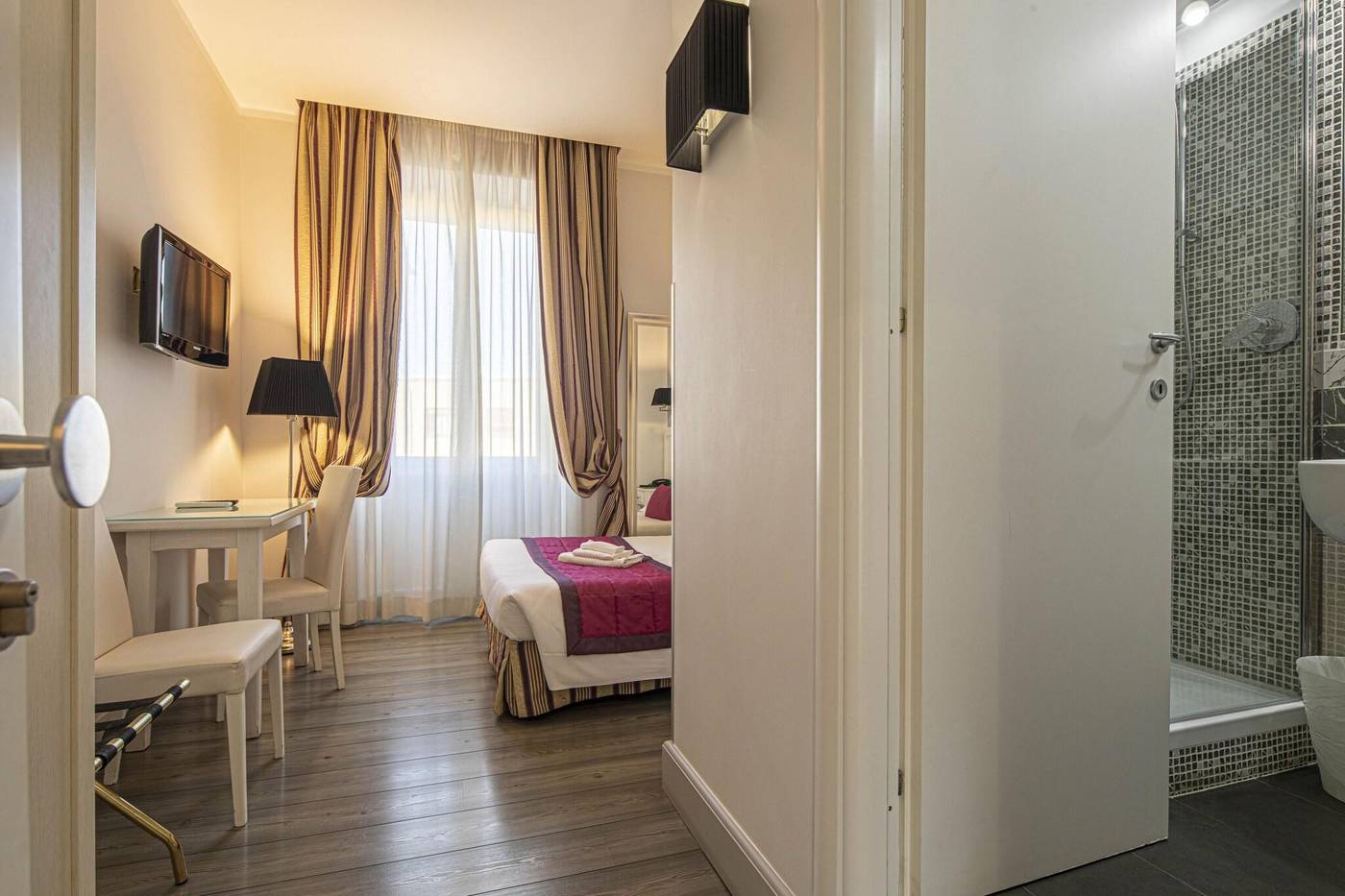 Domus-Castrense-Room-22