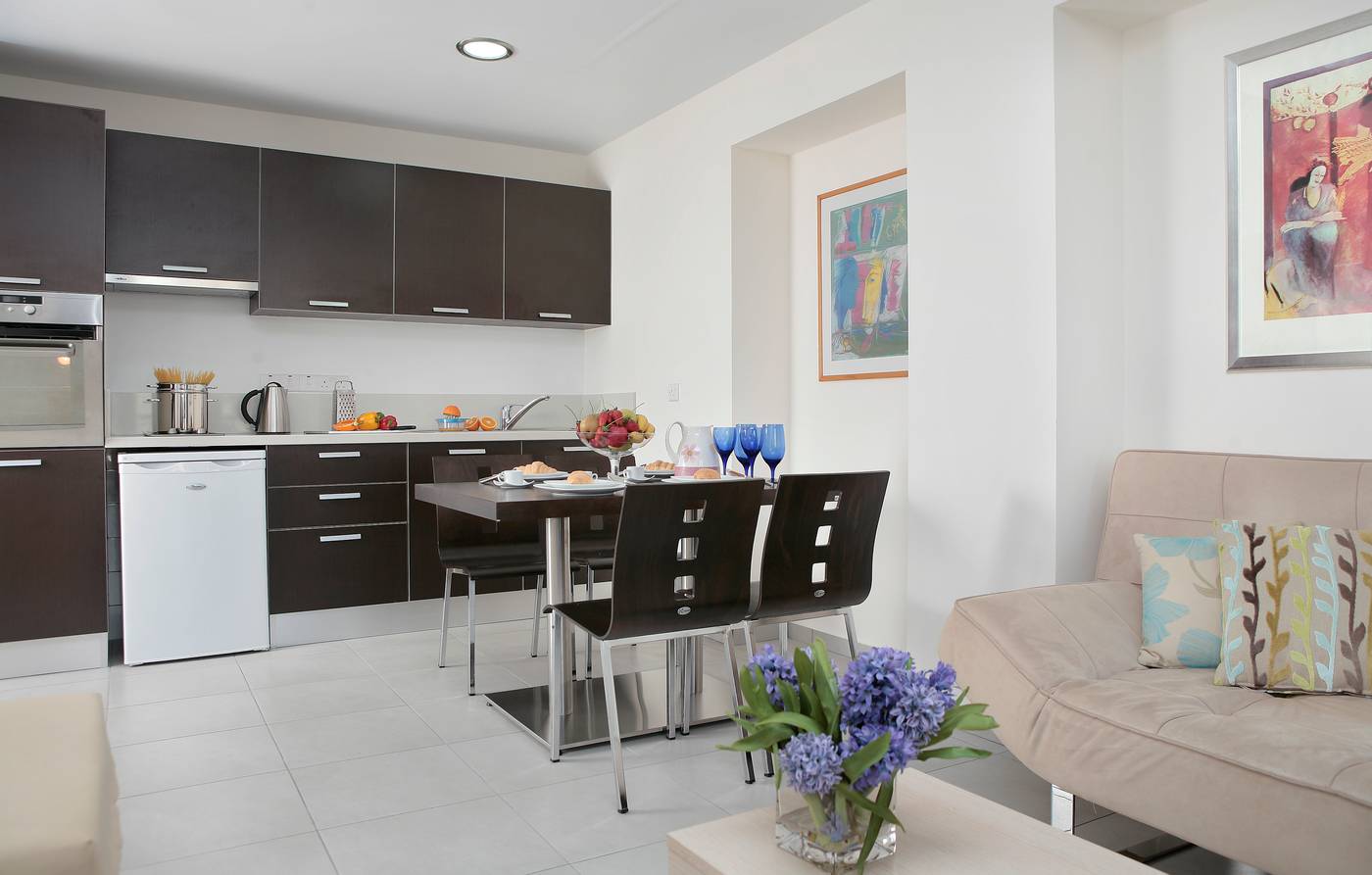 Anemi-Hotel-and-Suites-Room-31