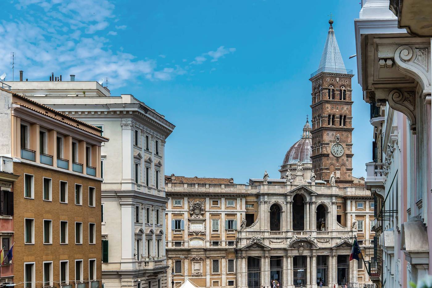 Merulana-Inn-Lobby-5