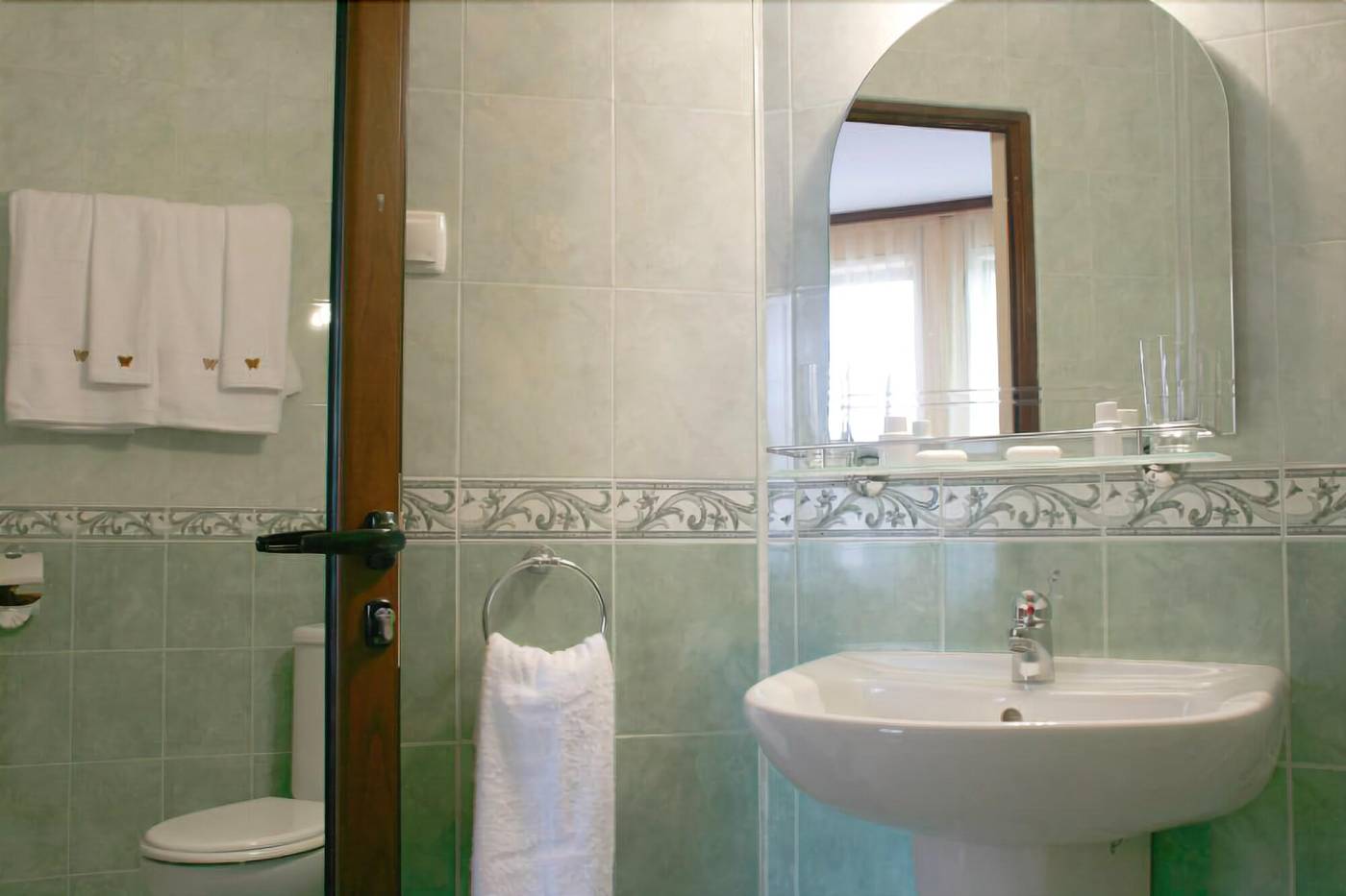 Alafrangite-Hotel-Room-15