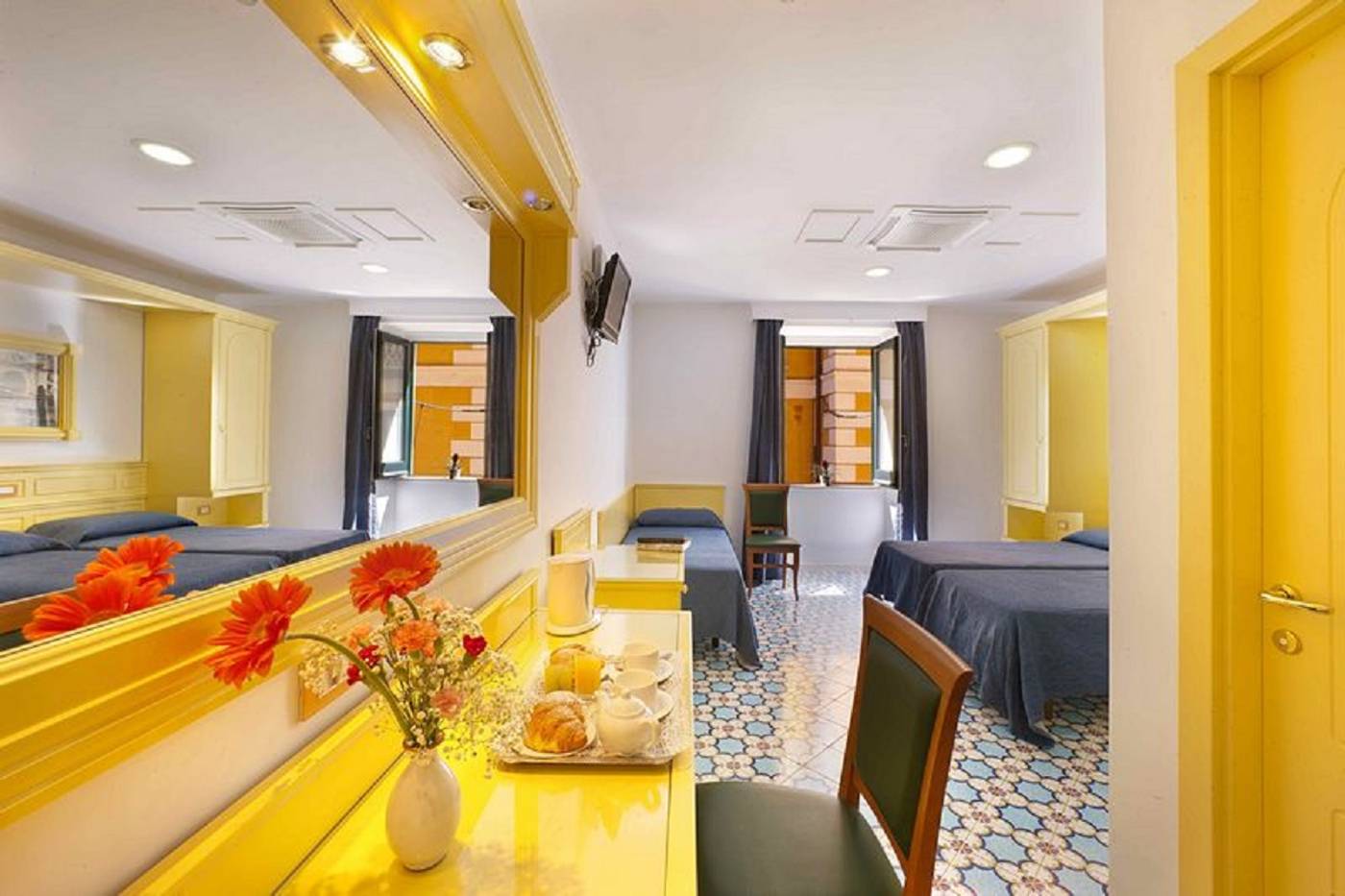 Astoria-Sorrento-Room-9