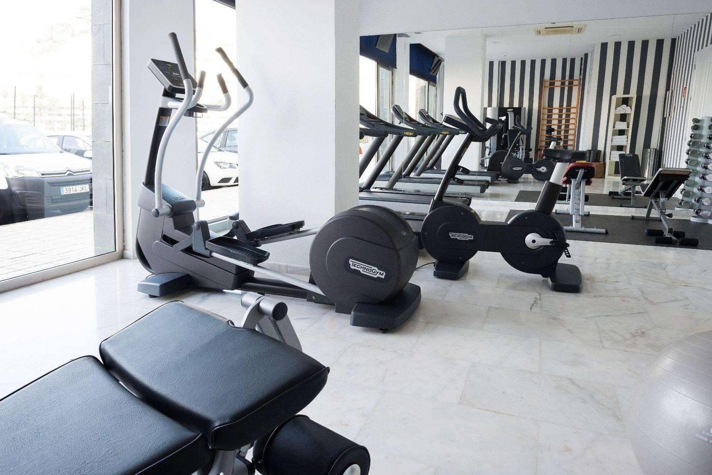 Marina-Suites-Sports-and-Entertainment-77