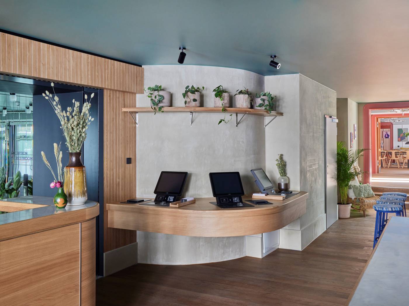 Schwan-Locke--Landwehrstrasse-Lobby-4