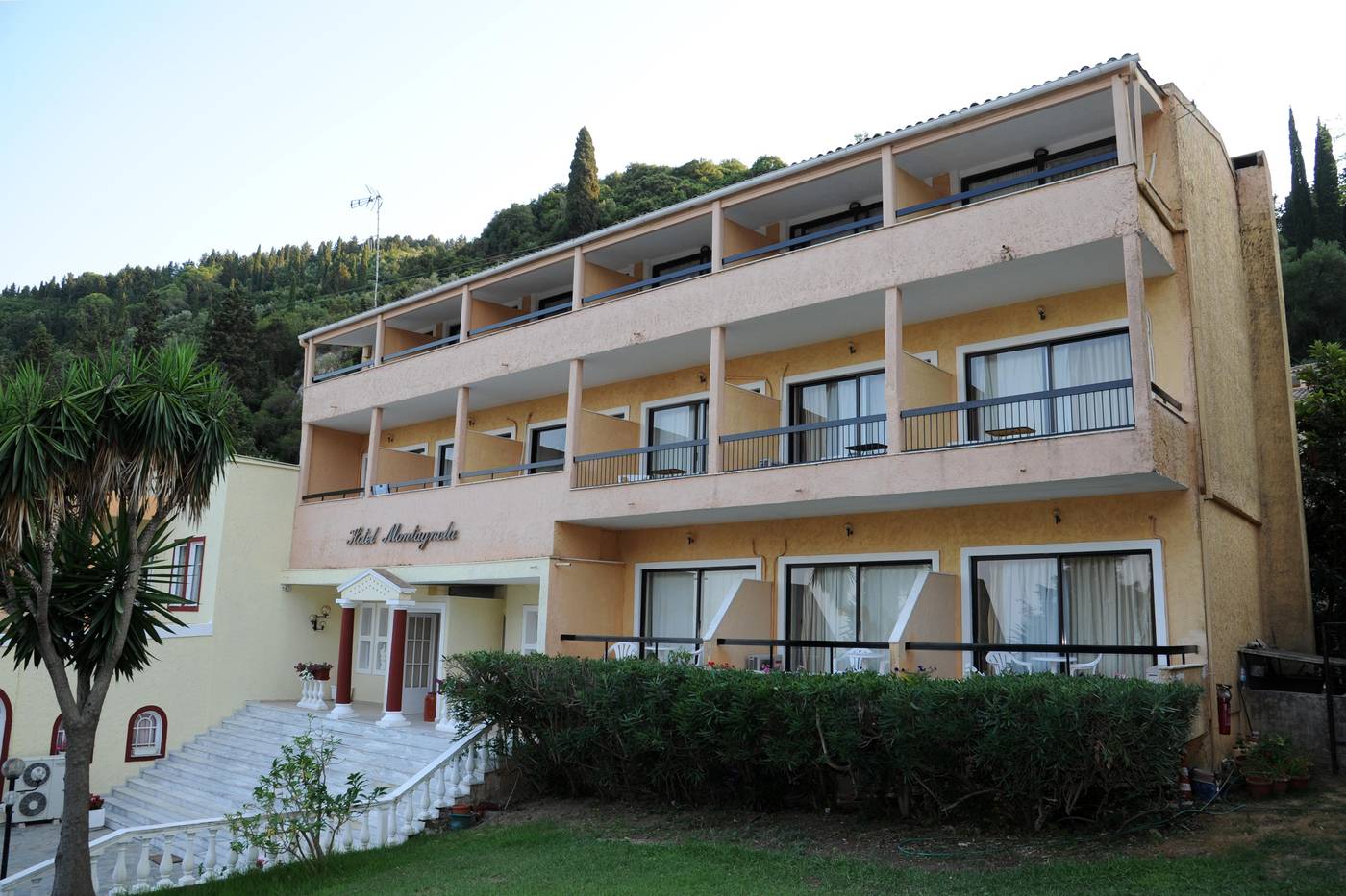 Benitses-Bay-View-Hotel-General-view-6