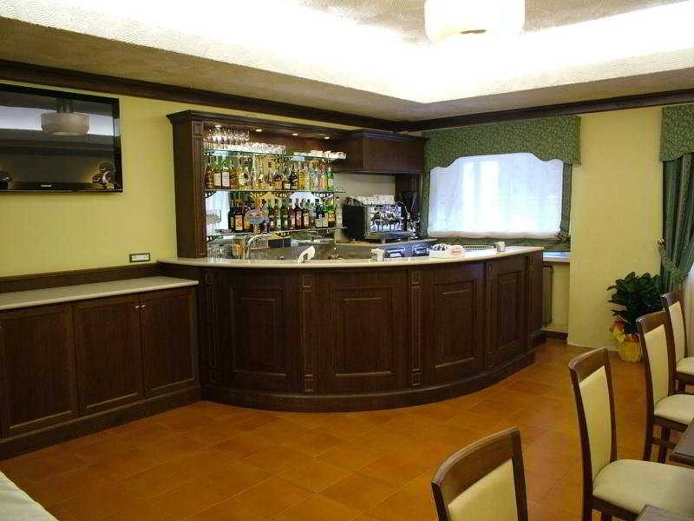 LH Hotel & Ristorante del Lago-Italy-SCANNO-Bar-8