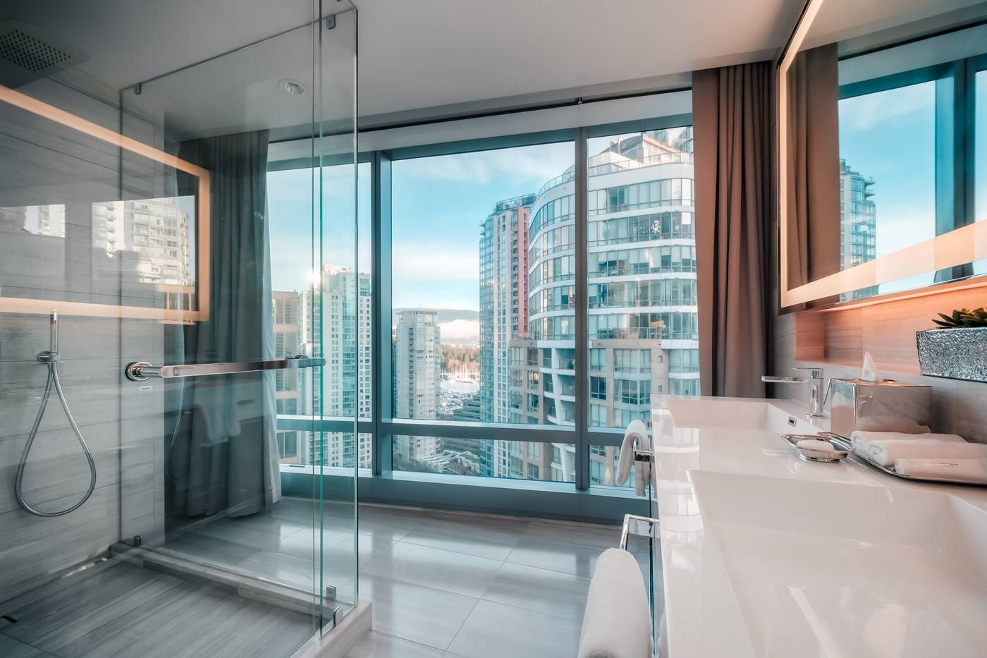 Paradox-Hotel-Vancouver-Room-46