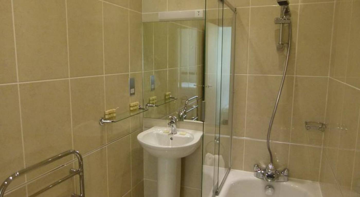 Beachcombers-Hotel-Room-11