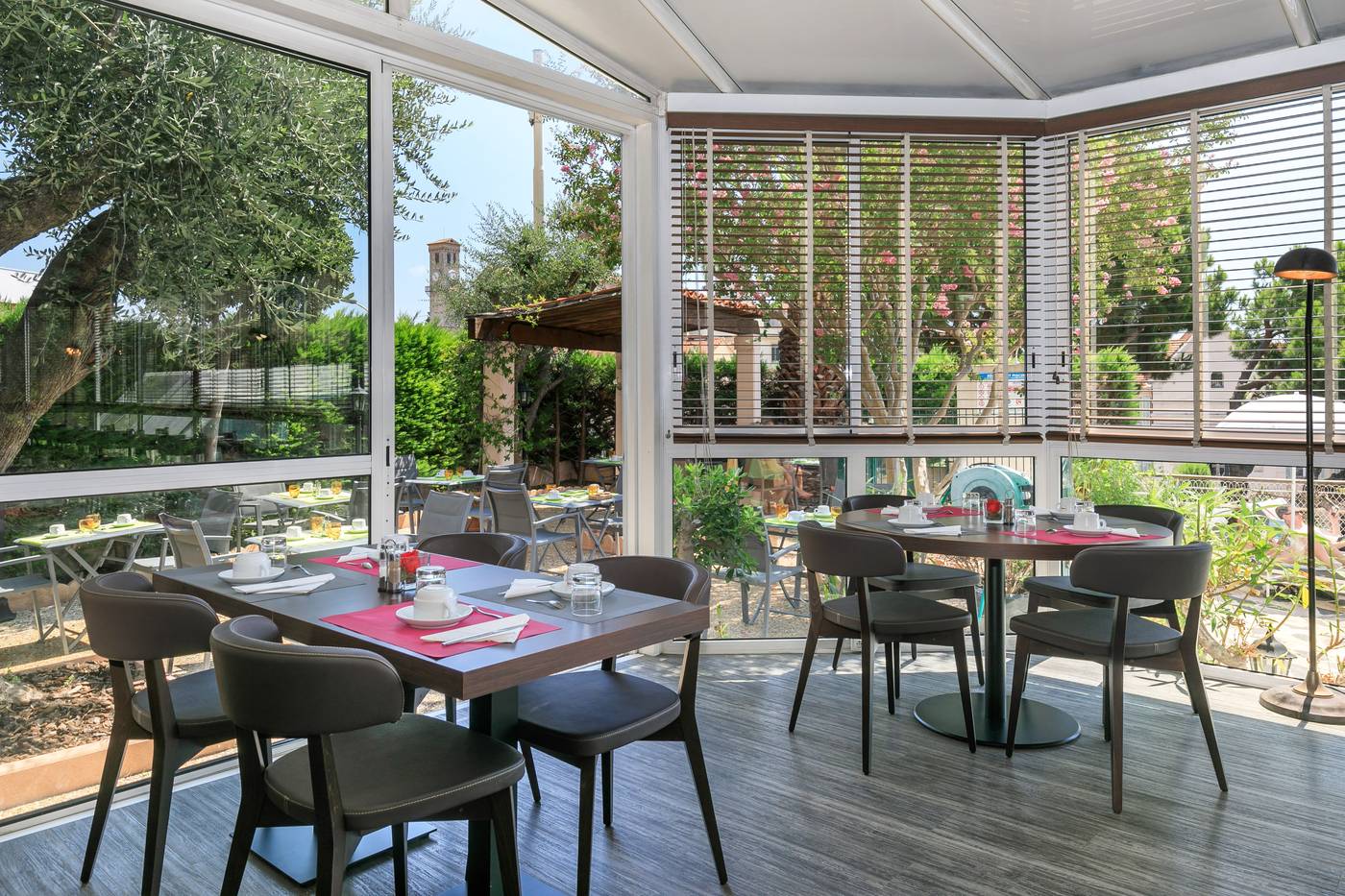 Hotel-Des-Orangers-Restaurant-24