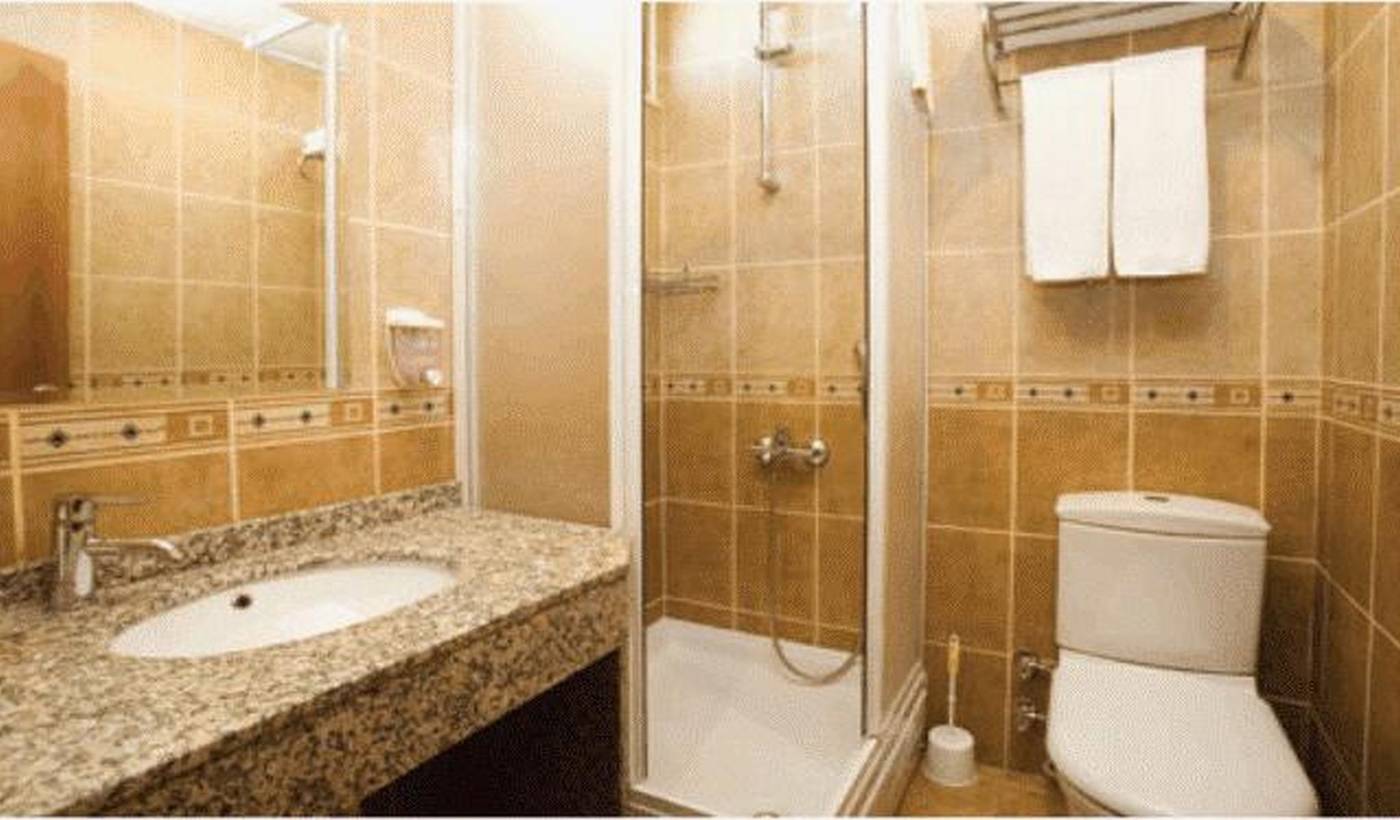 Selenium-Hotel-Room-23