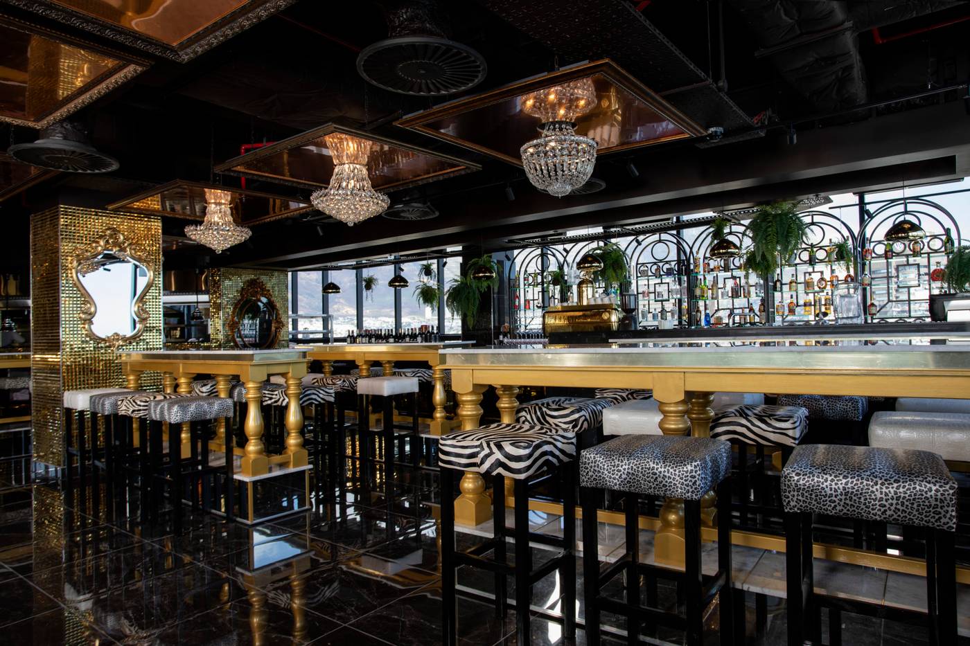 Hotel-Sky-Cape-Town-Bar-16