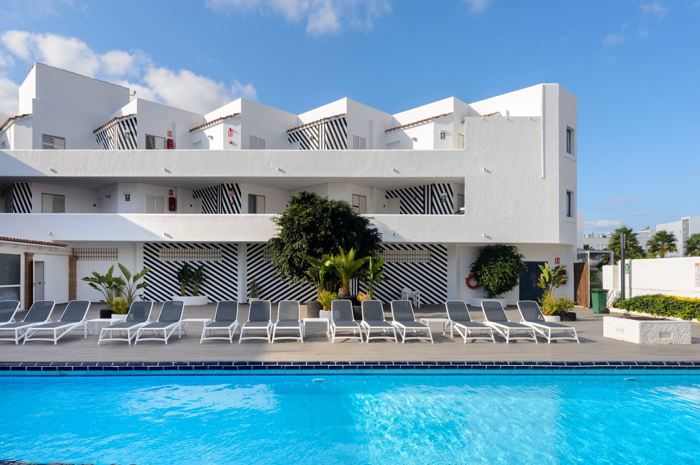 Aparthotel-Playasol-Mogambo-Pool-1