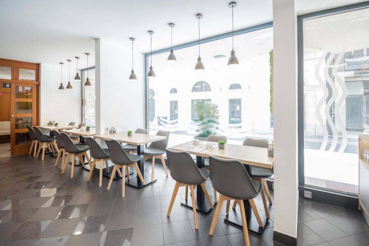 Hotel-Orion-Varkert-Restaurant-10