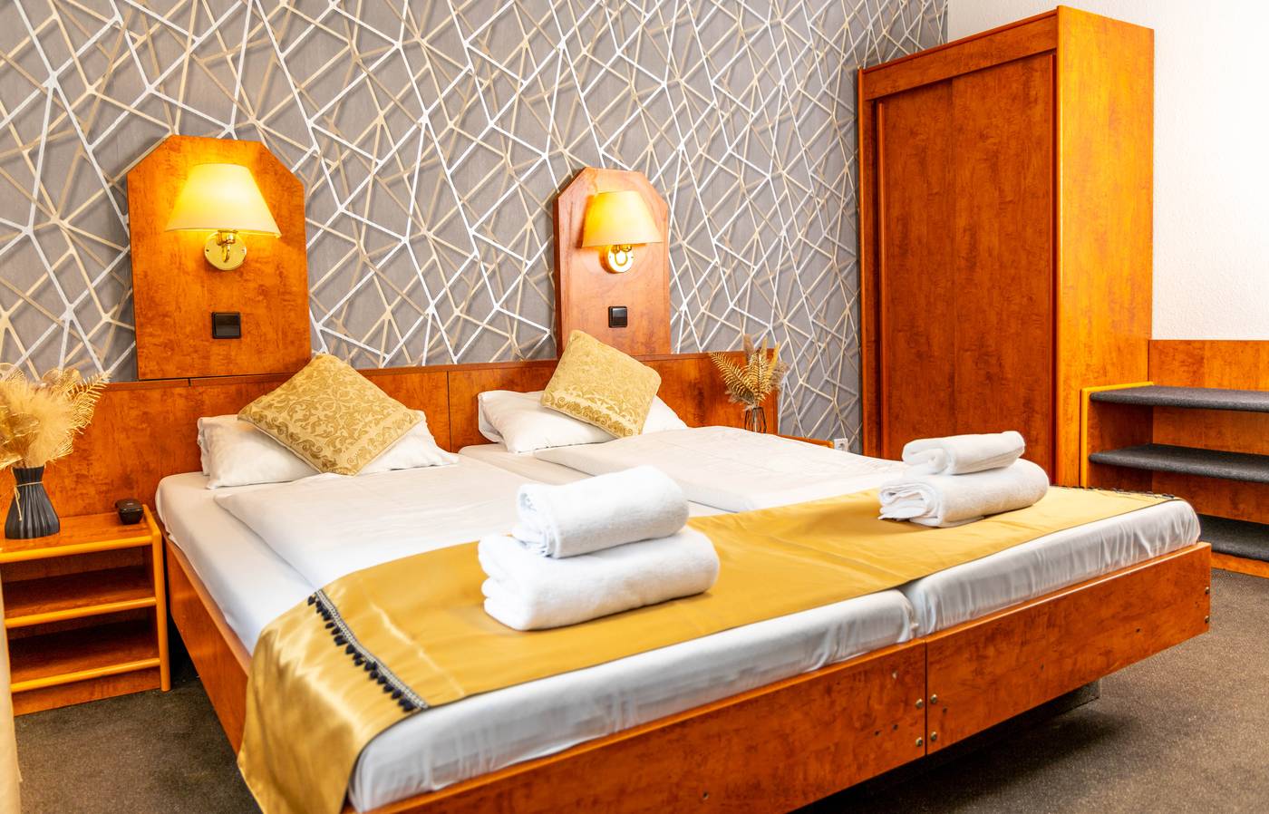 Hotel Rossija - Germany - FRANKFURT AM MAIN - Room - 6