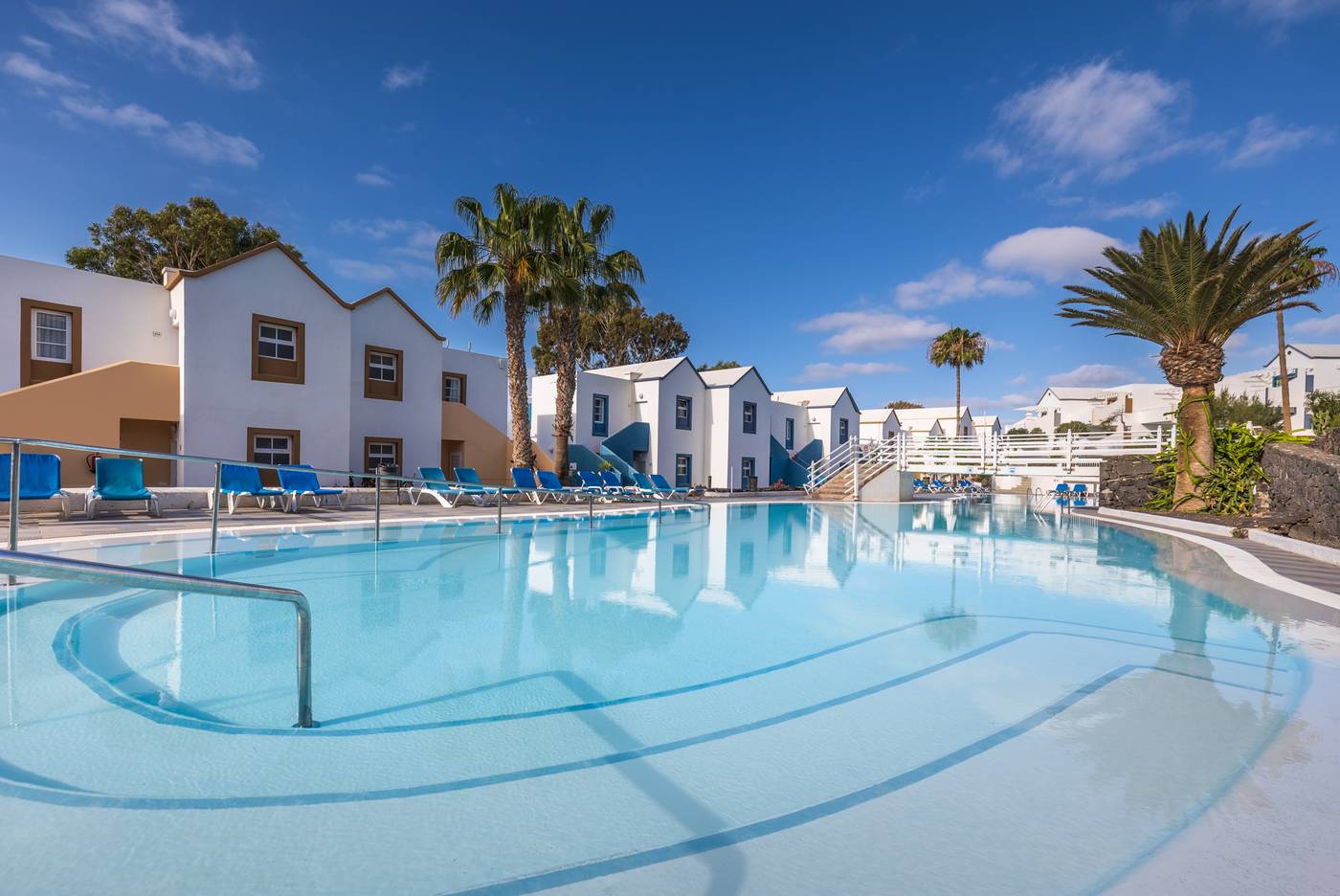 Apartamentos-LIVVO-Morromar-Pool-3