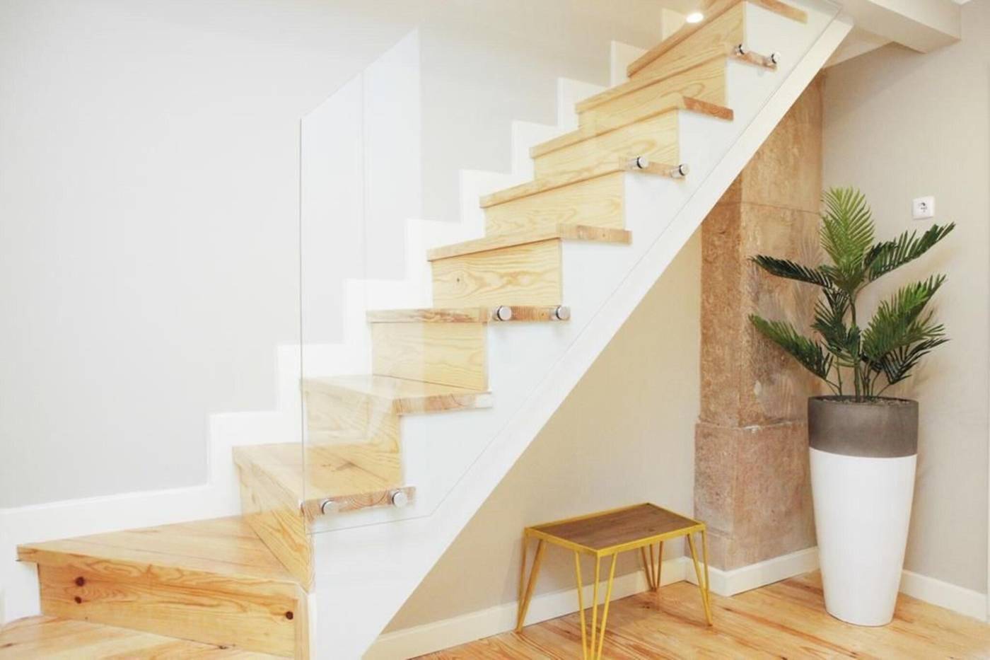 Flores-Guest-House-Lobby-16