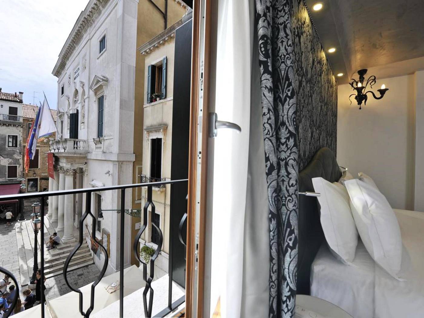 Al-Theatro-Palace-Room-3