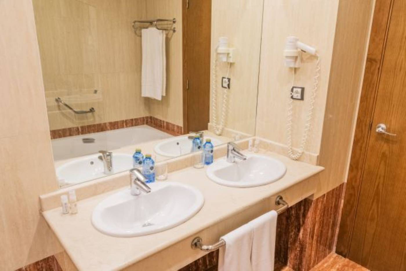 Hotel-OH-Nice-Caledonia-Room-25