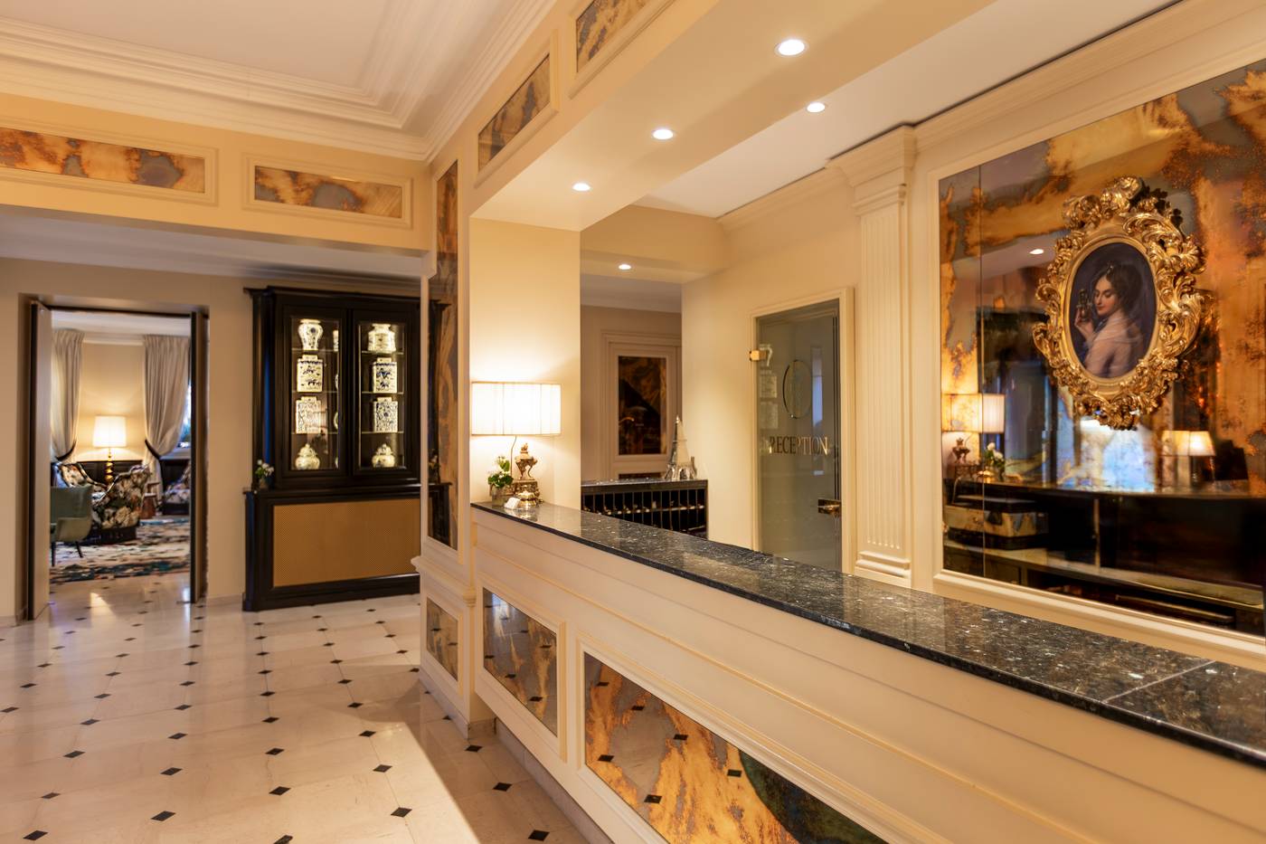 West-end-Paris-Lobby-20